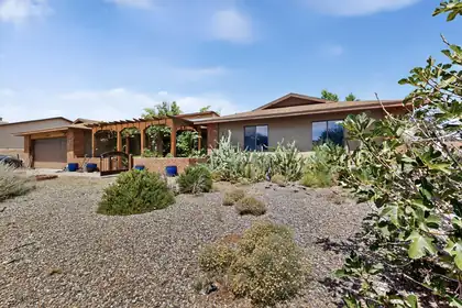 2009 Twisted Juniper Road SE, Rio Rancho 