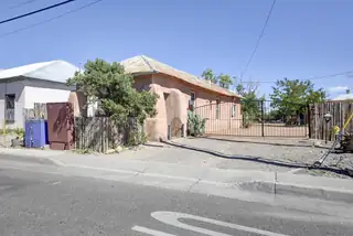 1913 Lomas Boulevard NW 