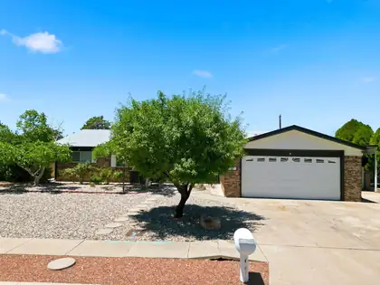 1621 Chelwood Park Boulevard NE, Albuquerque