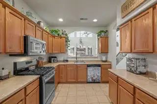 2925 Violeta Circle SE 