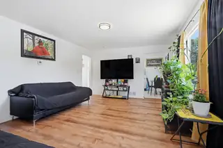 1037 Palomas Drive SE 