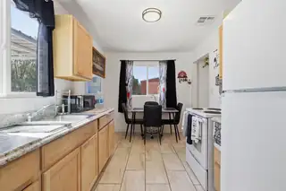 1037 Palomas Drive SE 