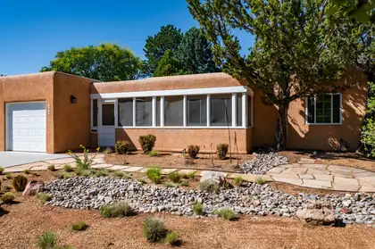 3822 La Hacienda Drive NE, Albuquerque