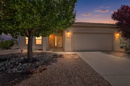 900 Golden Yarrow Trail, Bernalillo