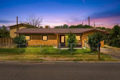 667 Monte Vista Road NE, Los Lunas