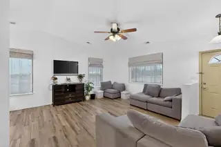21 Trade Court NE 