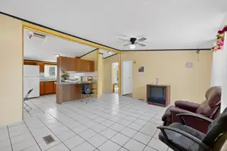1 Santa Monica Avenue 