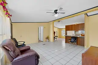 1 Santa Monica Avenue 
