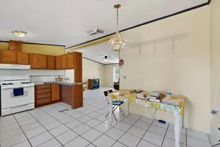 1 Santa Monica Avenue 
