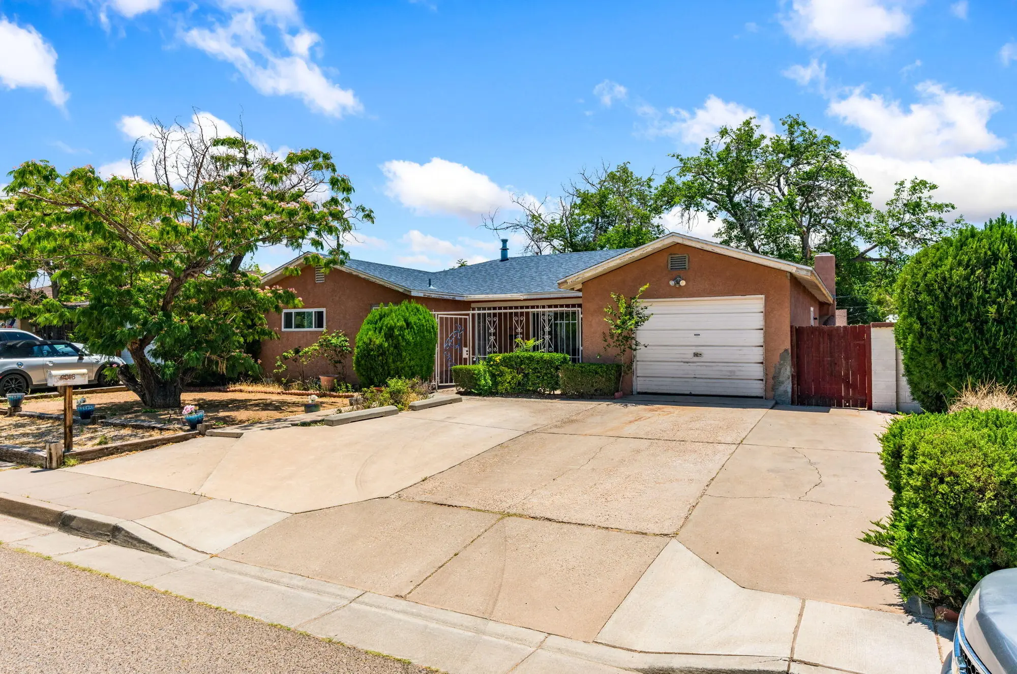 4016 Ponderosa Avenue NE
