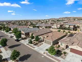 2936 Kings Canyon Loop NE 