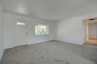 701 Palomas Drive NE 