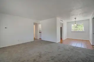 701 Palomas Drive NE 