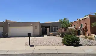 6605 Casa Loma NE 