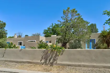 911 Palmas Altas Drive SE, Rio Rancho