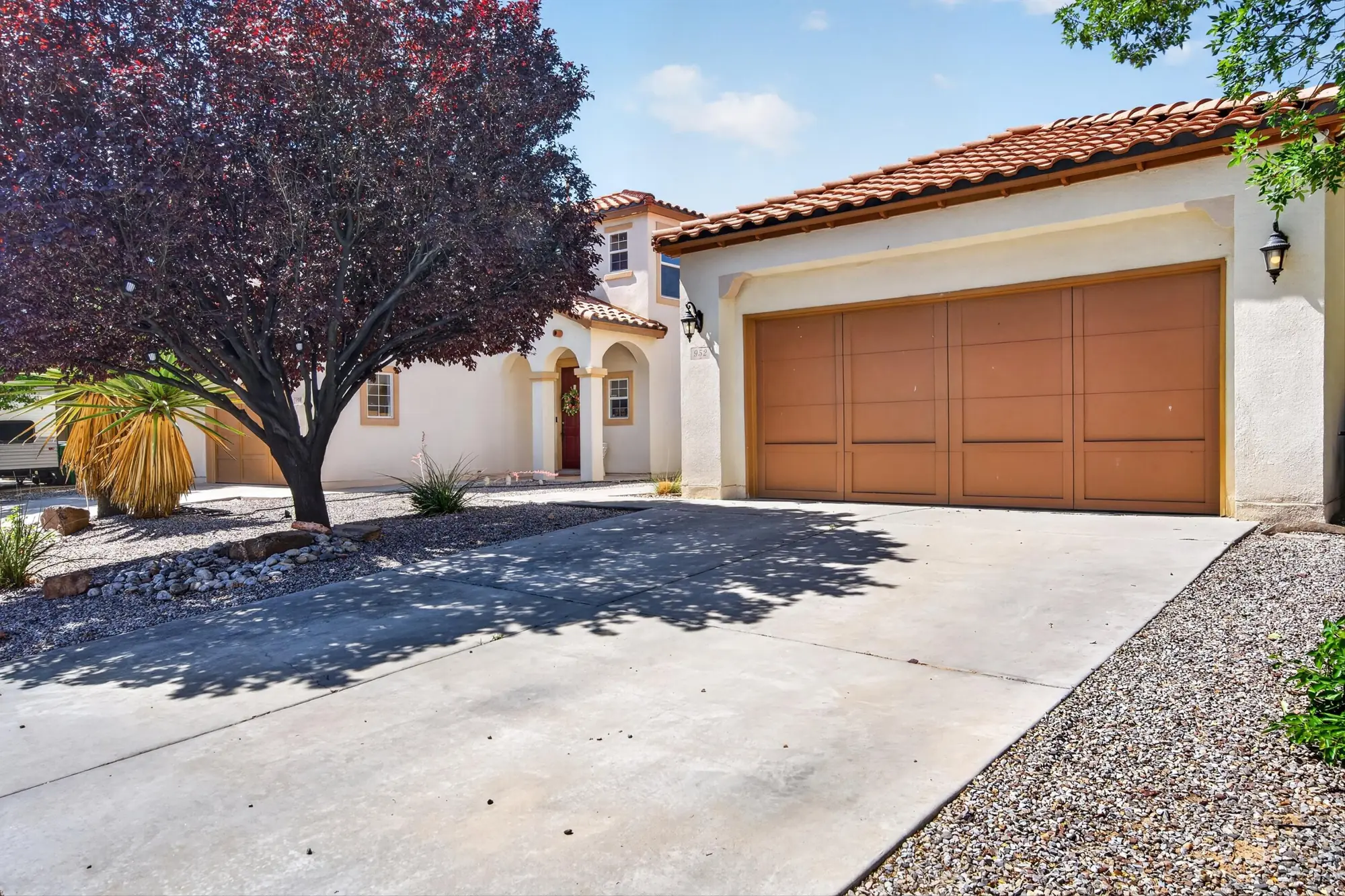 952 Waterfall Drive NE