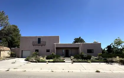 621 N Palmer Lane NE, Rio Communities