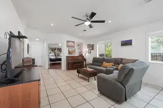 936 Cockatiel Drive SW 
