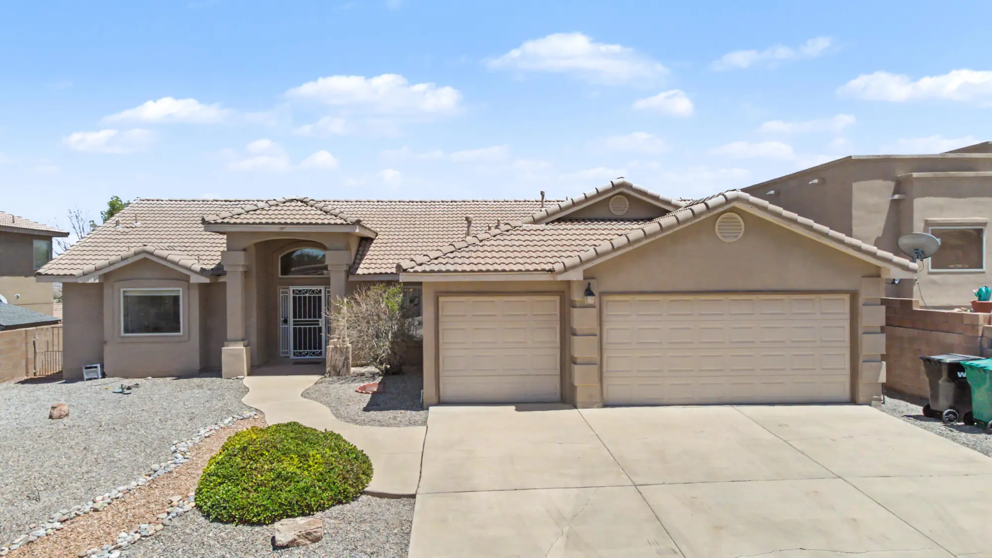 936 Loma Pinon Loop NE