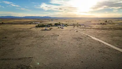 E Marshall Road, Estancia 