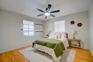 1515 Hermosa Drive SE 