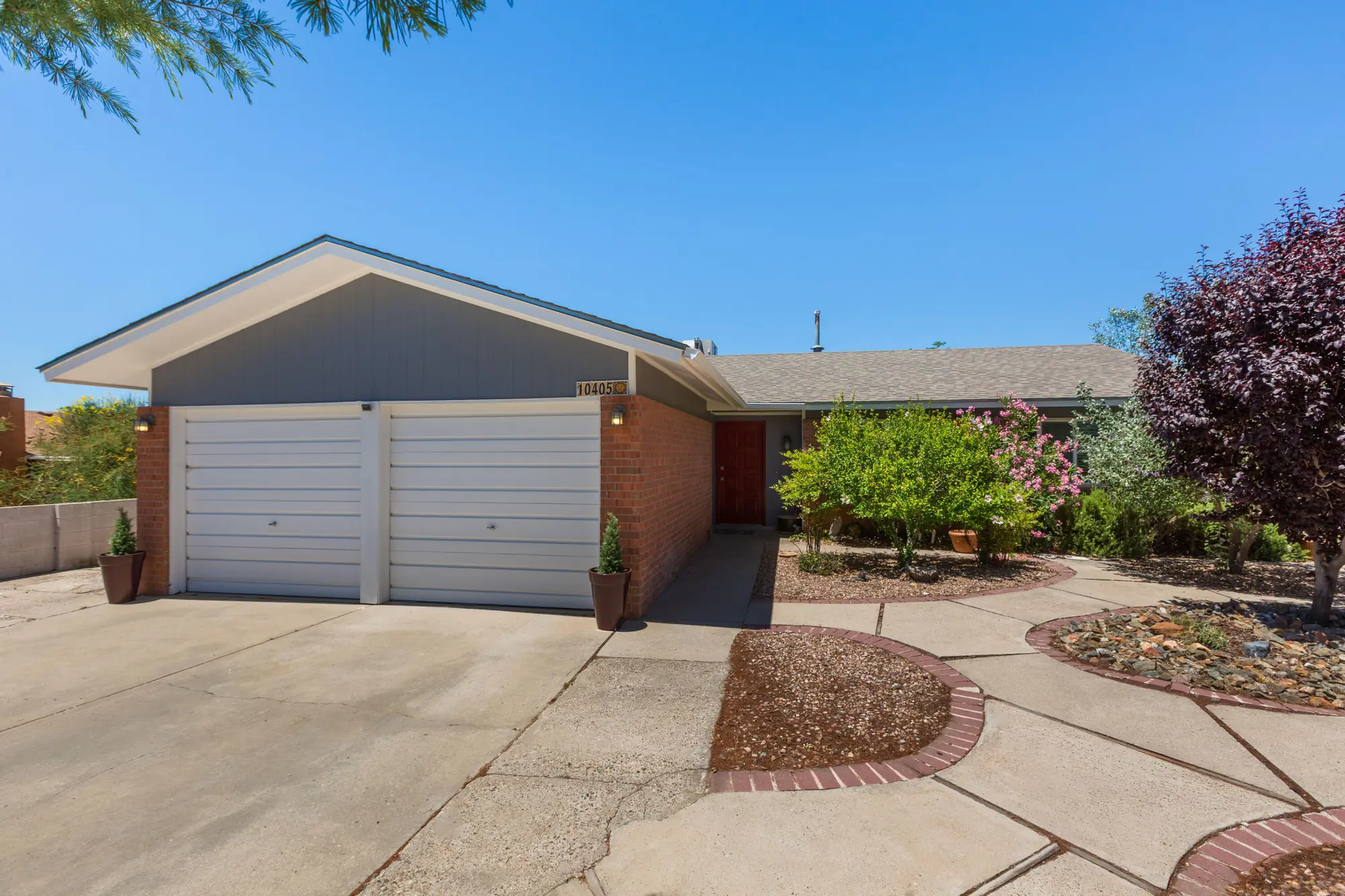 10405 Mazatlan Drive NE