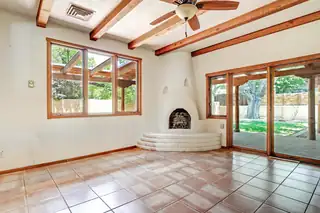 1614 Aliso Drive NE 