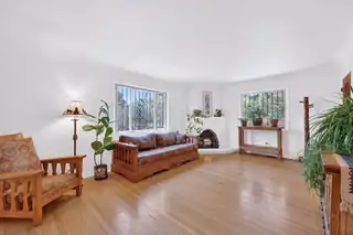 600 Valencia Drive NE 
