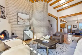 1901 Via Del Sol NE 