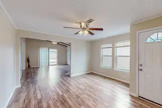 812 Seville Loop 