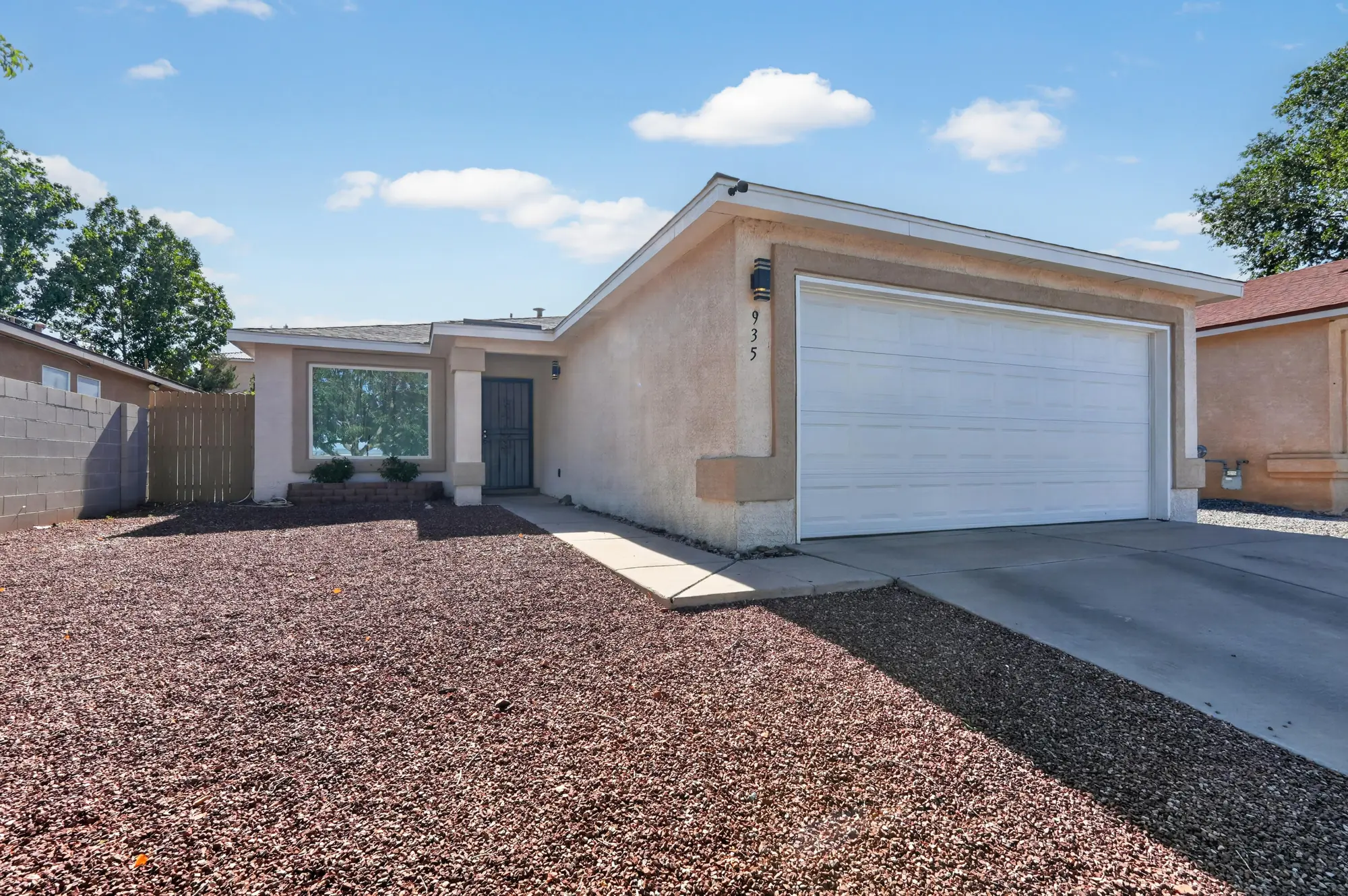 935 Peacock Drive SW