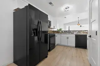 935 Peacock Drive SW 