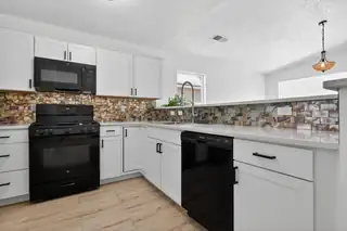 935 Peacock Drive SW 