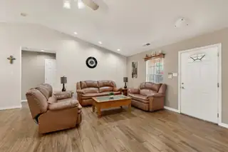 6 King Court 