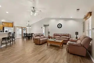 6 King Court 