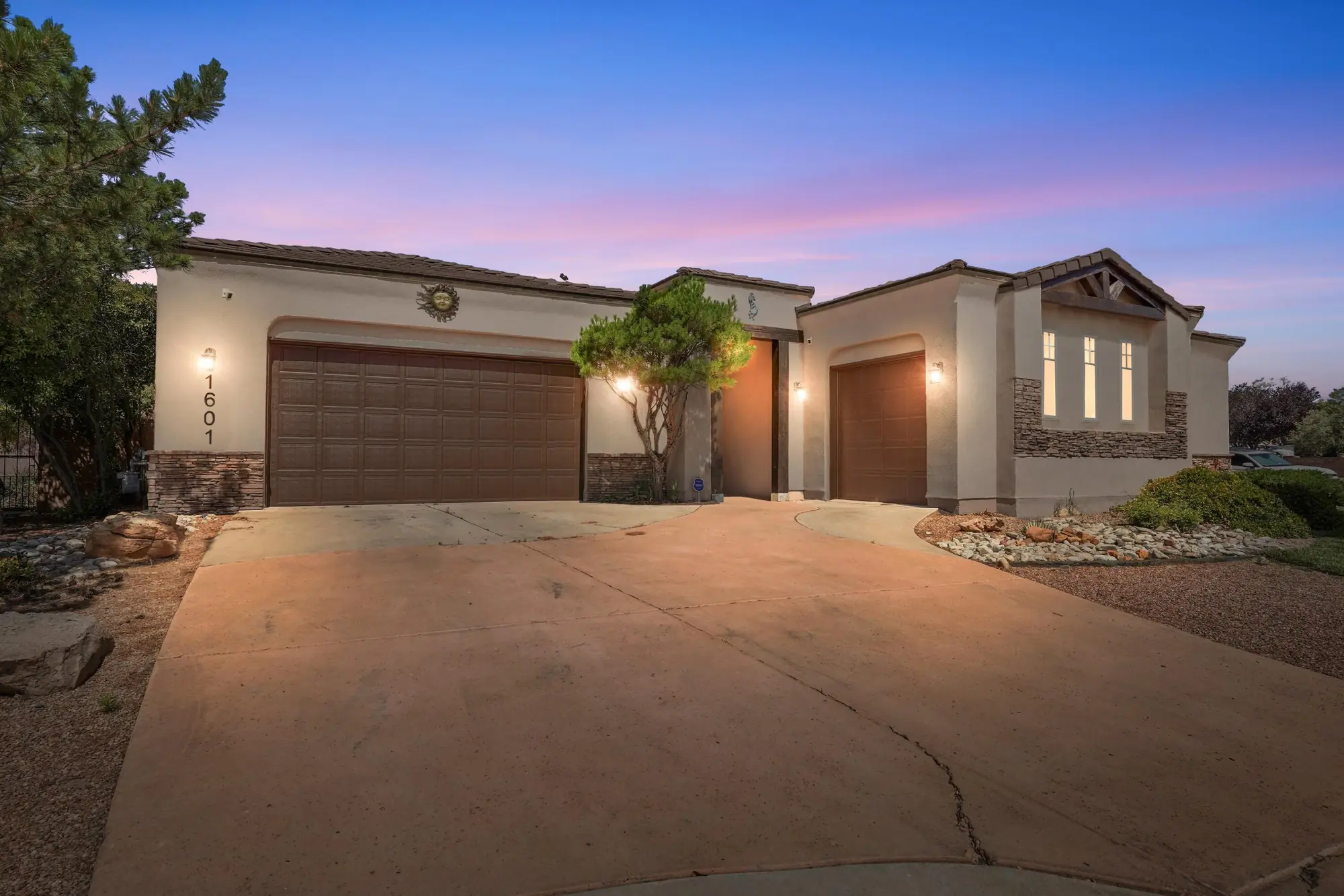 1601 Western Hills Drive SE