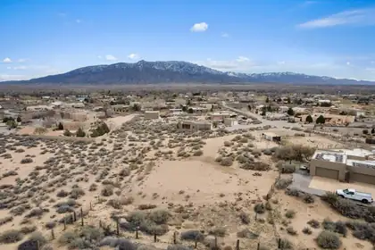 111 kjersti, Corrales 