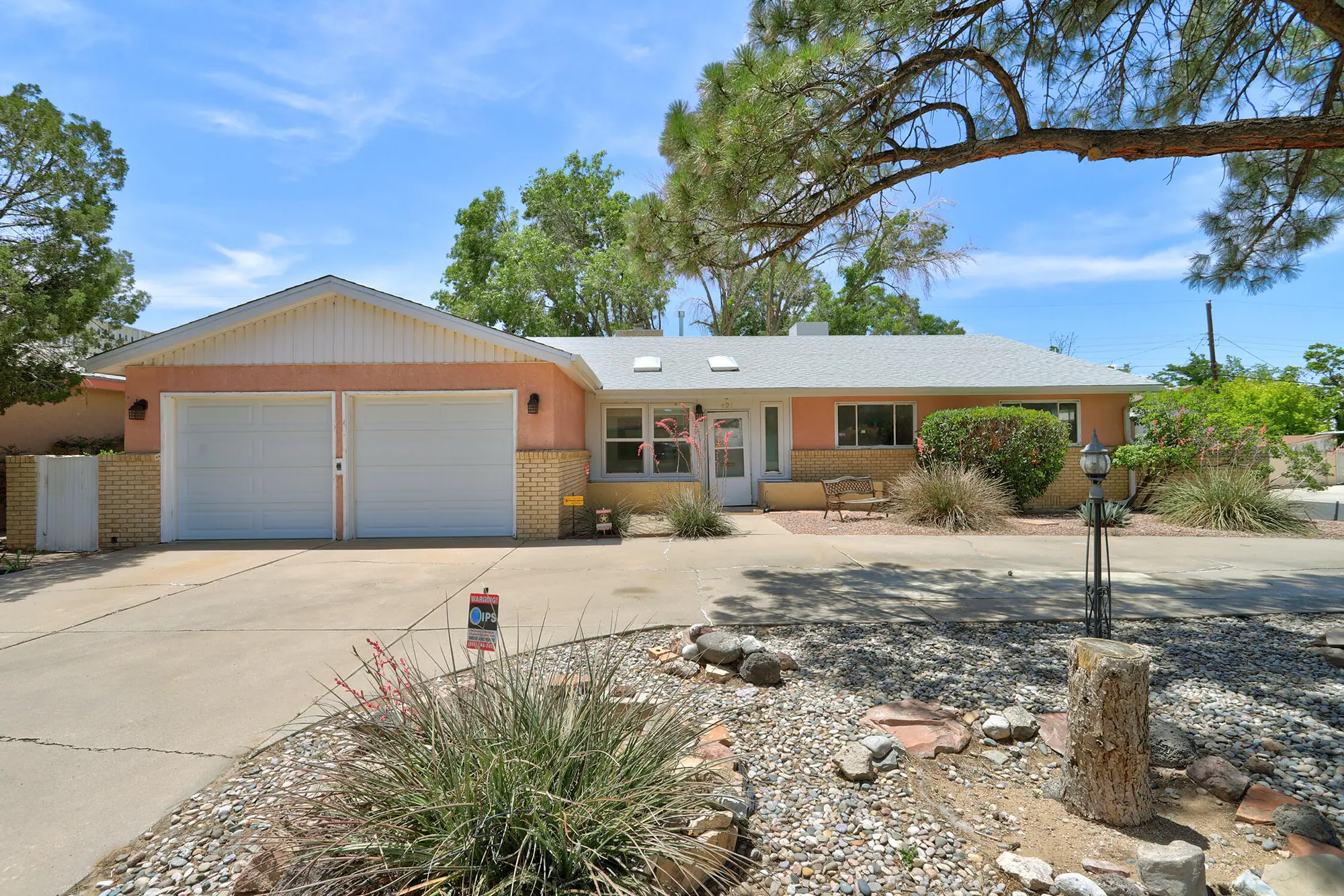421 La Veta Drive NE