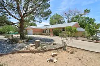 421 La Veta Drive NE 