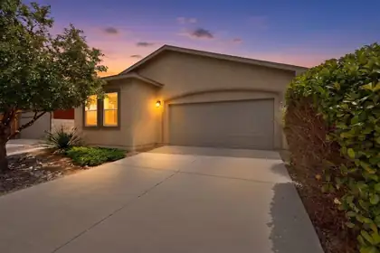 241 Rio Chama Circle SW, Los Lunas 