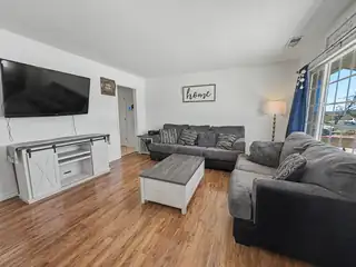 3808 Candelaria Road NE 