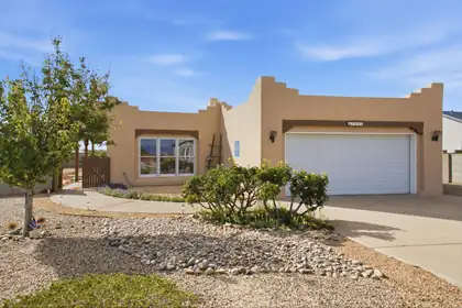 1061 Crestview Drive SW, Los Lunas