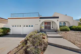 4908 Calle De Luna NE 