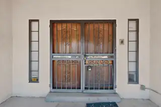 4908 Calle De Luna NE 