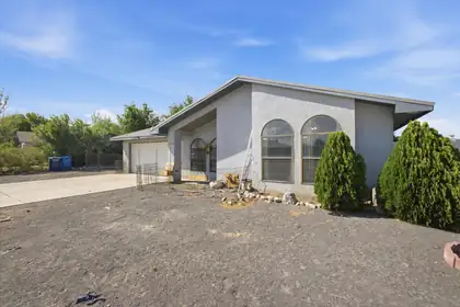 1070 Peach Court, Los Lunas