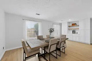 2704 Palo Alto Drive NE 