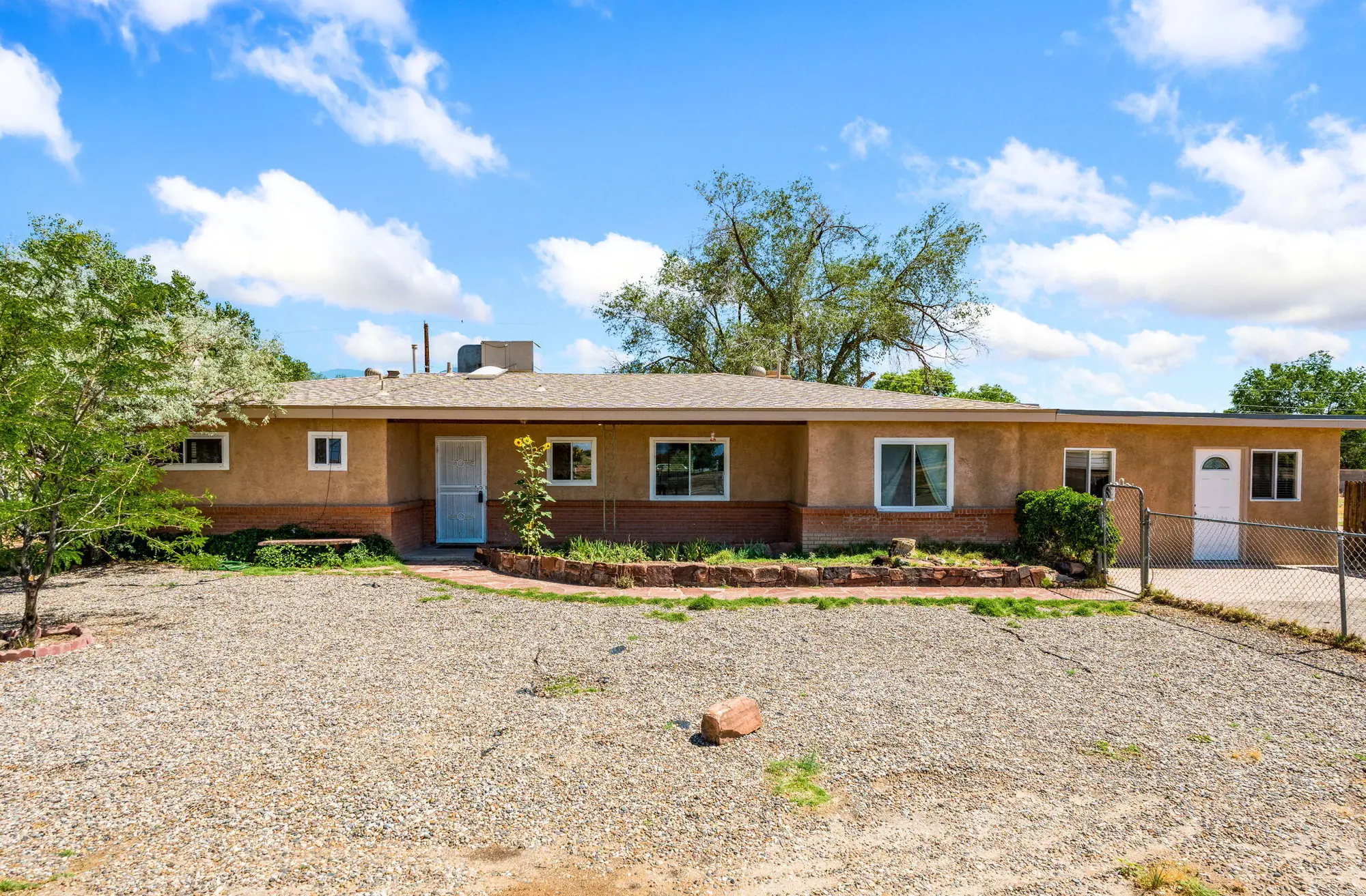 2824 Pajarito Road SW