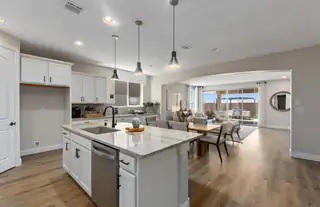640 Amatista Loop SE 