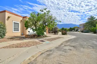 5607 Bosque Vista Drive NE 