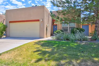 608 Flint Ridge Trail SE, Albuquerque